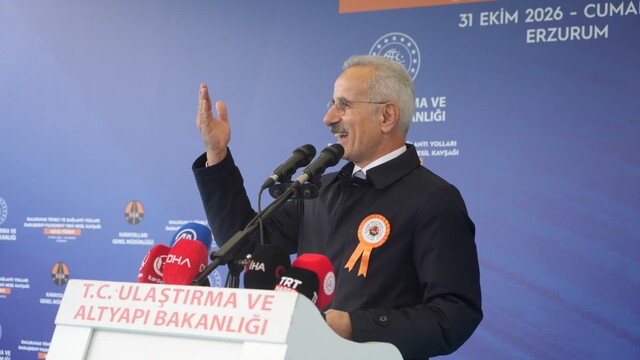 Bakan Uraloğlu müjdeyi verdi: Erzincan-Erzurum-Kars hızlı tren hattı geliyor
Londra'dan Orta Asya'ya uzanacak: Erzurum hızlı trenle dünyaya bağlanıyor
Bakan Uraloğlu Erzurum'dan duyurdu: Önce elektrikli sinyalizasyon, ardından çift hatlı hızlı tren
Ulaştırma Bakanı'ndan Erzurum'a çifte müjde: Hem hızlı tren hem raylı sistem