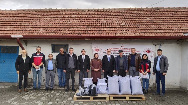 Aslanapa'da 8 üreticiye yüzde 50 hibeli çörekotu tohumu desteği