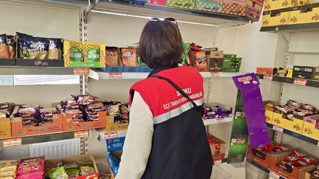 Sandıklı'da gıda satıcılarına yönelik denetimler sürüyor