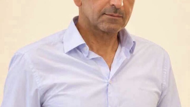 Çöken merdivenin altında kalan inşaat ustası toprağa verildi