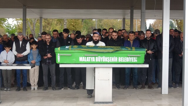 Bisiklet kazasında hayatını kaybeden adliye çalışanı Malatya'da defnedildi