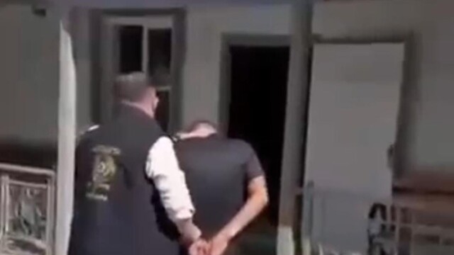 İş arkadaşlarının evinden altın ve para çalan 2 şüpheli yakalandı