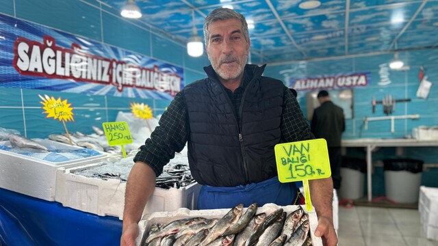 Van'da tezgahlar çeşitlendi: Tüketicinin tercihi Van Gölü'nün incisi oldu