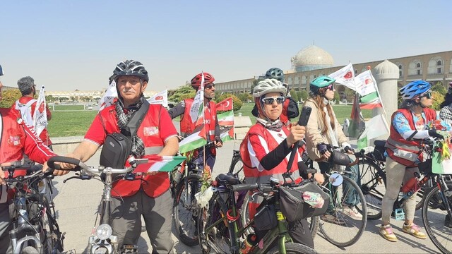 Bergama'dan İran'a çocuklar için pedal çevirdi