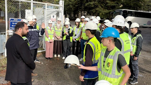 Elazığ'da üniversite öğrencilerinden Keban Barajı'na ziyaret