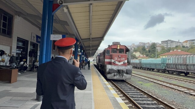 Turistik Karaelmas Ekspresi 170 yolcusuyla Zonguldak'a ulaştı