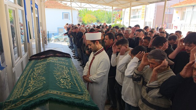 Uzaklaştırma kararı aldırdığı eski erkek arkadaşı tarafından öldürülen genç kız toprağa verildi