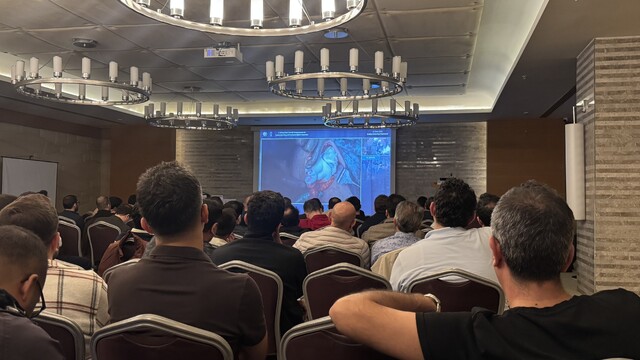 Antalya'da ortopedi uzmanları 3 ameliyatı canlı yayında gerçekleştirdi
