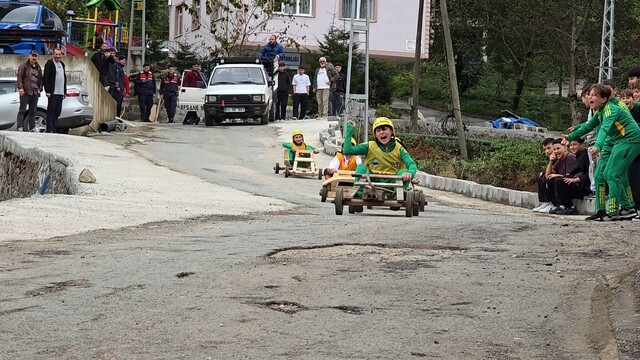 Rize'de tahta arabalar nefes kesti
