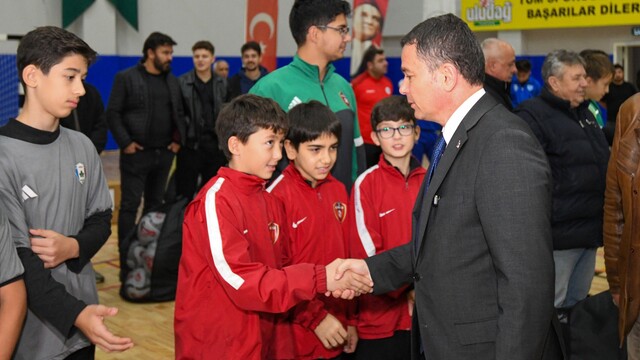 Osmangazi Belediyesi'nden amatör spor kulüplerine büyük destek
Başkan Erkan Aydın sporun ve sporcunun yanında