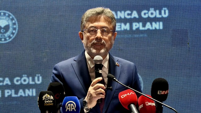 Tarım ve Orman Bakanı Yumaklı: "Ülkemiz su stresi altında bir ülke"
"Su verimliliği seferberliğini dünyanın gündemine sokuyoruz"
"Kurakçıl peyzaj su verimliliği açısından önemli"
"Sapanca Gölü havzasına 5 yılda 25,5 milyar liralık yatırım yapacağız"
"Artık devir konuşma devri değil, uygulama devri"