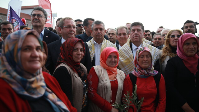 Yeni Parti Genel Başkanı Özel, 21. Uluslararası Zeytin Hasat ve Turizm Festivali'nde konuştu: