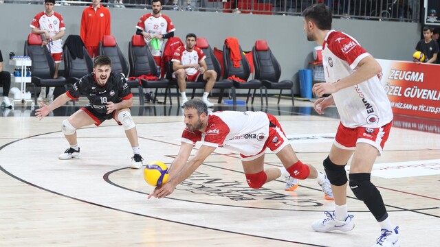 Voleybol: SMS Grup Efeler Ligi