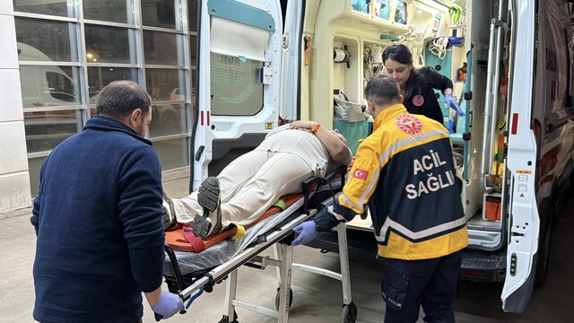 Yardıma koşarken aracın çarptığı kadın yaralandı