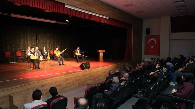 Halk ozanları Erzincan'da Aşıklar Gecesi'nde buluştu